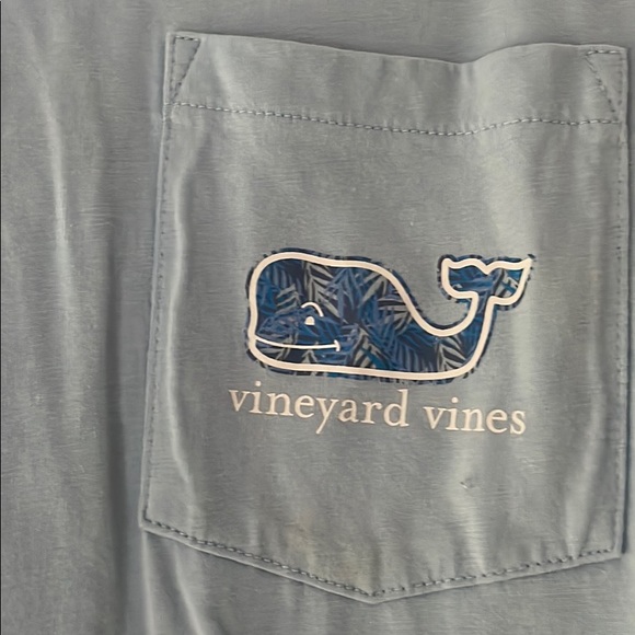 Vineyard Vines long sleeved - Picture 2 of 5